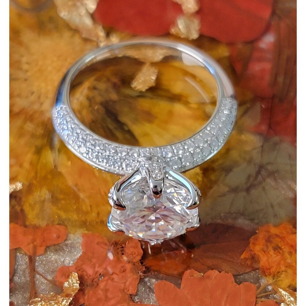 4ct Moissanite Ring Sterling Silver 18K White Gold Plated Size 8 NWT